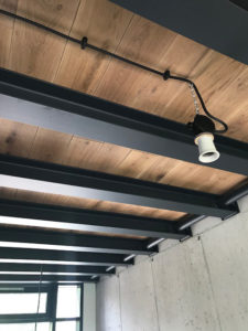 Eiche Massivholzdielen verlegt, Treppenstufen montiert - Stellwerk Zollverein Essen