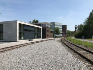 Eiche Massivholzdielen verlegt, Treppenstufen montiert - Stellwerk Zollverein Essen