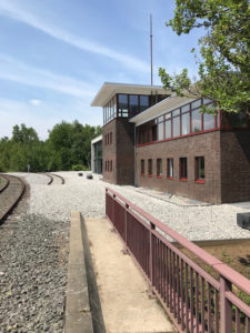 Eiche Massivholzdielen verlegt, Treppenstufen montiert - Stellwerk Zollverein Essen
