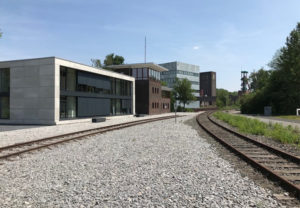 Eiche Massivholzdielen verlegt, Treppenstufen montiert - Stellwerk Zollverein Essen