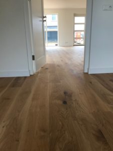 Watervilla Delfstrahuizen Landhausdielenboden Eiche verlegt
